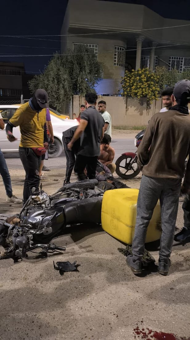 سائق “دلفري” يصطدم بـ”جكسارة” ويفقد حياته وسط الحلة (صور)