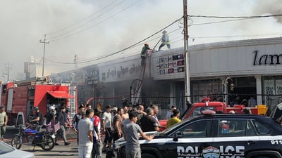 كركوك.. 8 فرق إطفاء تكافح حريقاً اندلع في محال تجارية بشارع عرفة