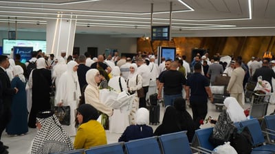صور: طائرة الخطوط العراقية تهبط في بغداد ليلاً وعلى متنها أول دفعة من الحجاج