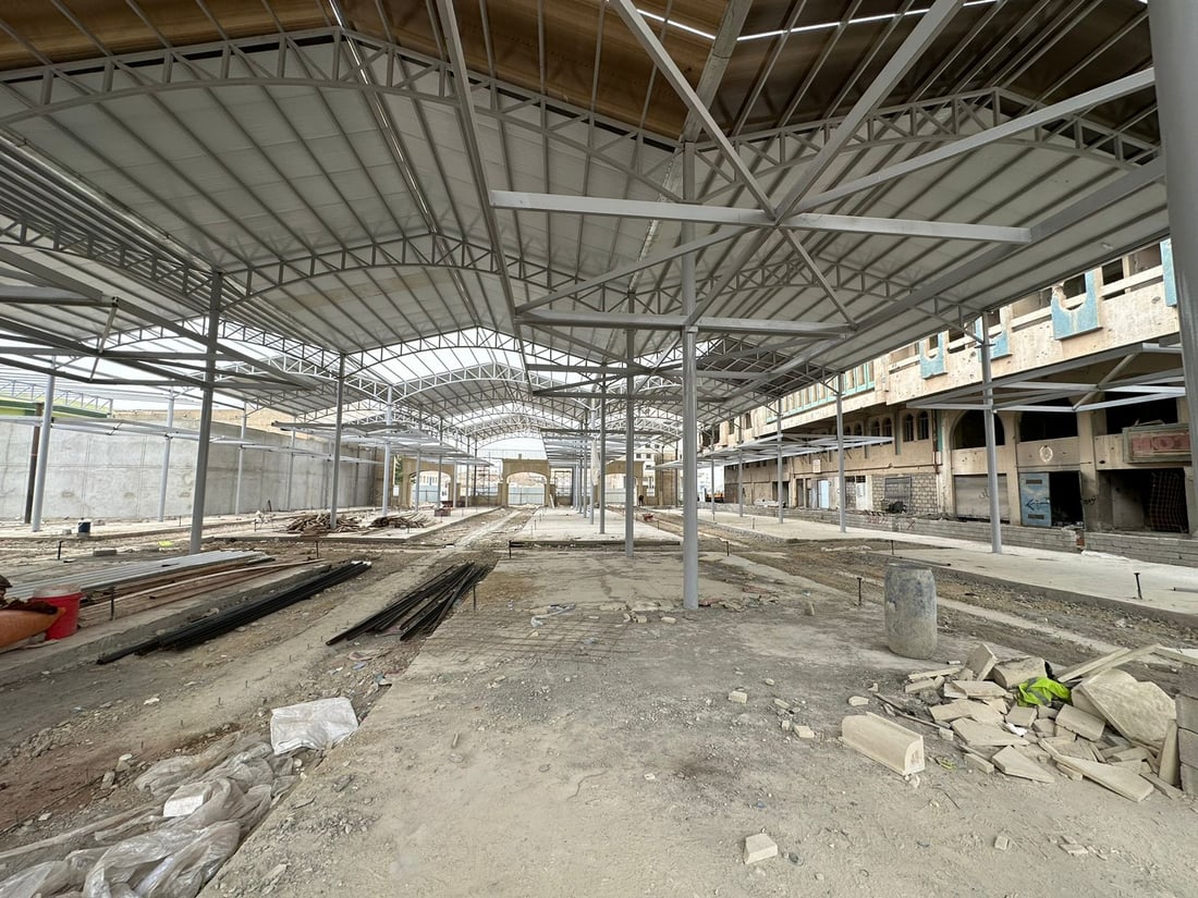 العمل يشارف على نهايته.. جولة مصورة من سوق الموصل النموذجي في باب الطوب