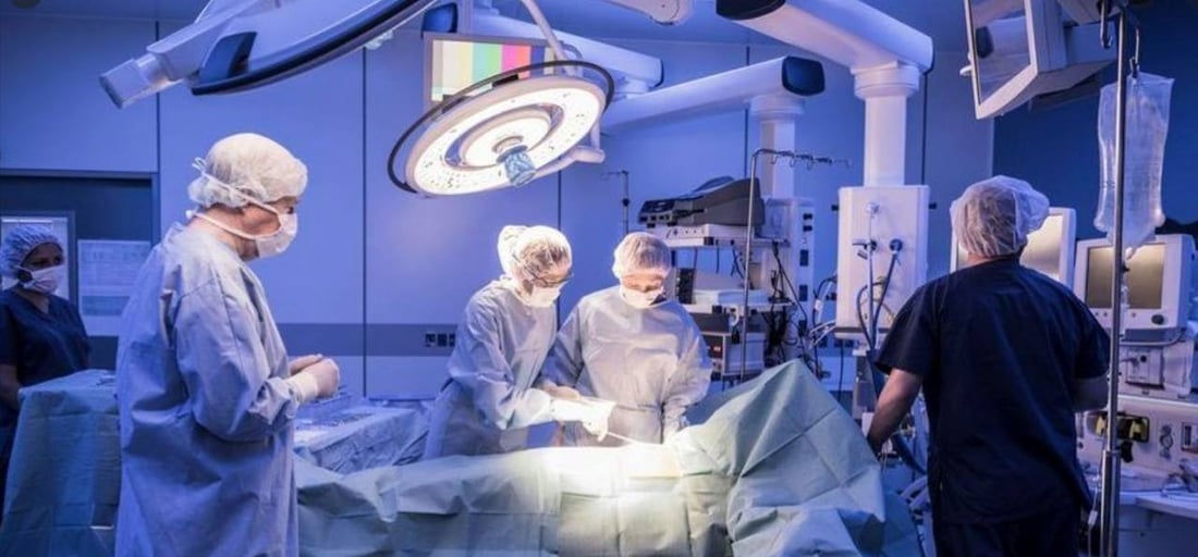 الأنبار: عمليات مجانية للمحتاجين يجريها أطباء عراقيون قادمون من قطر