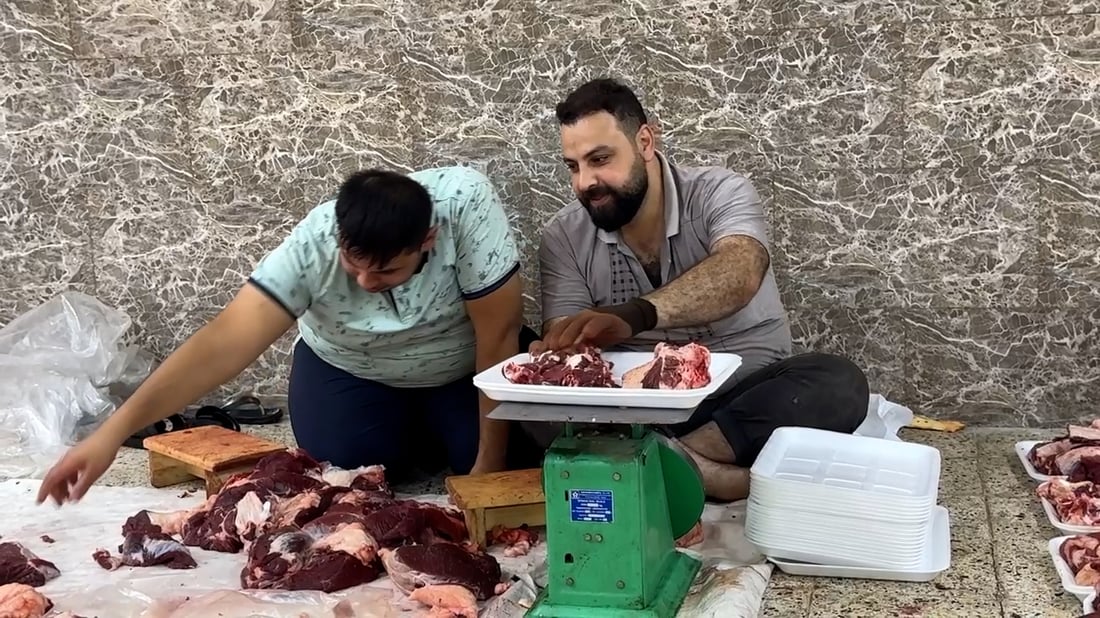 صور: 55 عجلاً و40 كبشاً لفقراء الموصل.. مساهمة المتبرعين صبيحة عيد الأضحى