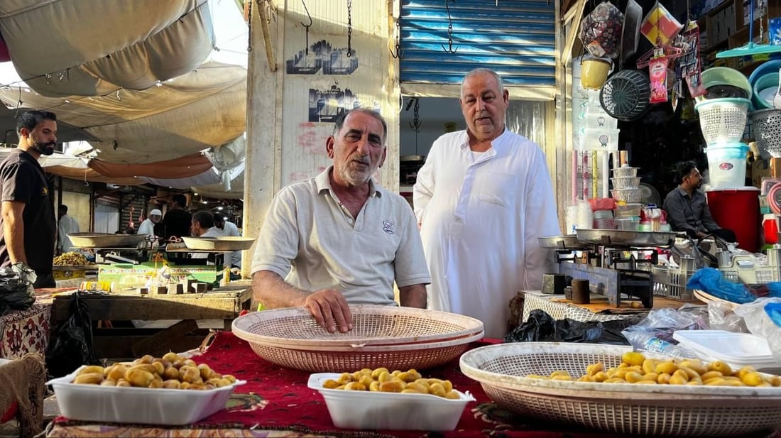 هدأت الأسعار.. زبائن الزبير والناصرية في “أبو الخصيب” لشراء الحلاوي والساير (صور)