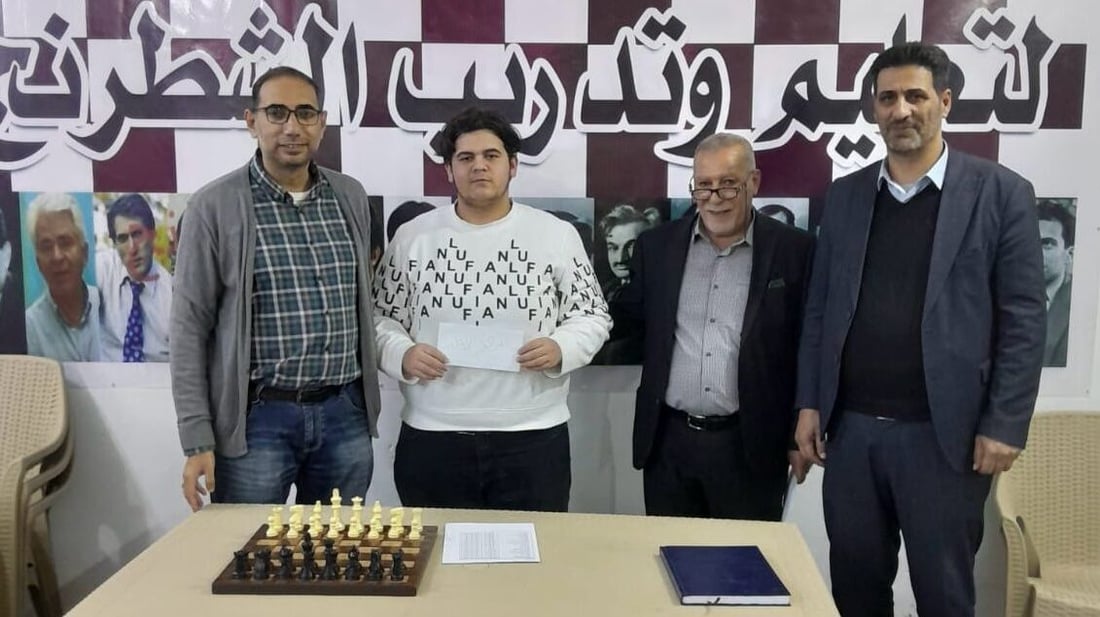 مركز في حي القاهرة يدرّب الشطرنج ويحتفي بعيد الجيش على الطريقة السويسرية (صور)