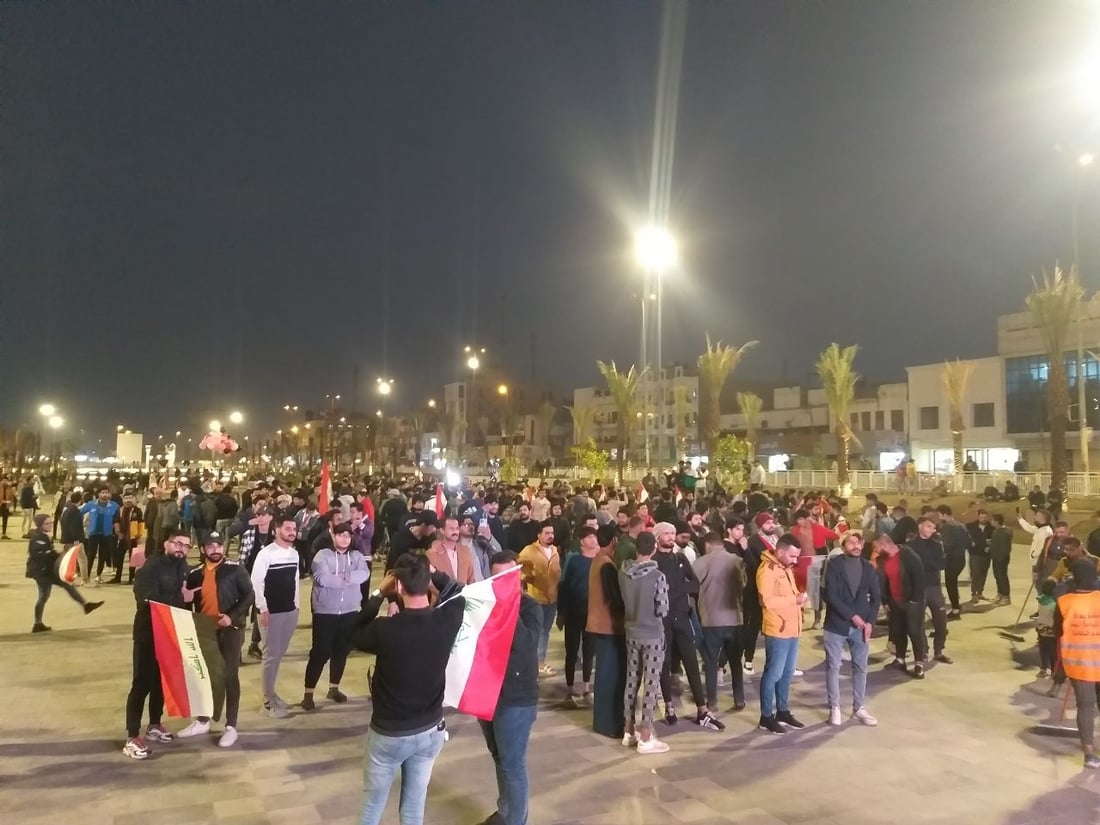 صور: تحت نصب الحرية.. الجمهور البغدادي سعيد بخماسية المنتخب الوطني