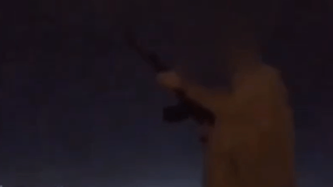 صوّر استعراضه بإطلاق النار فشاهدته الشرطة واعتقلته