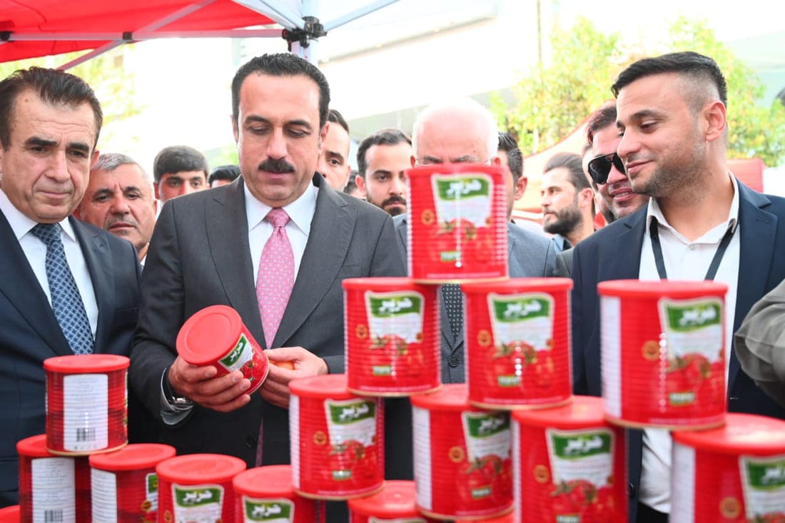 صور: شقلاوة تعرض أفضل ما لديها.. رمان وراشي وعسل وأجبان صنعت في القرى