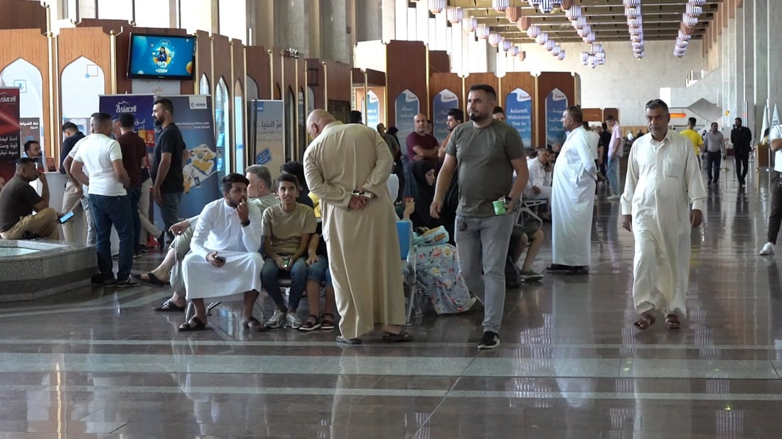 لا مشكلة في منافذ بيع الدولار.. الرحلة الرابعة للحجاج عبر مطار البصرة (صور)