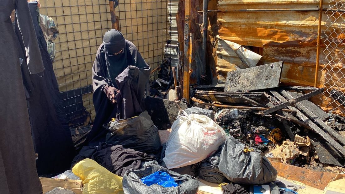 فيديو مؤلم.. بائعات سوق هرج الناصرية افتتحن بسطاتهن مجدداً فوق ركام الحريق