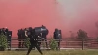 مشاهد من الديوانية الآن: قنابل مسيلة للدموع وحجارة لتف�...