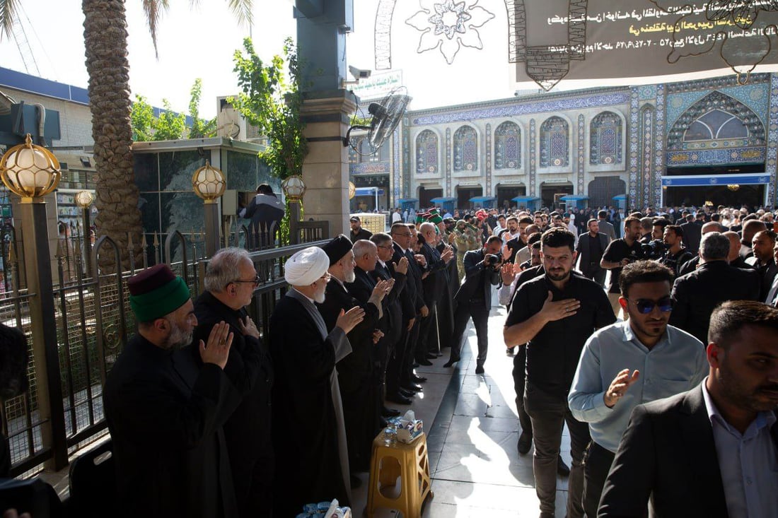 فيديو: وكلاء المرجع السيستاني يستقبلون التعازي بنصر الله بين الحرمين في كربلاء