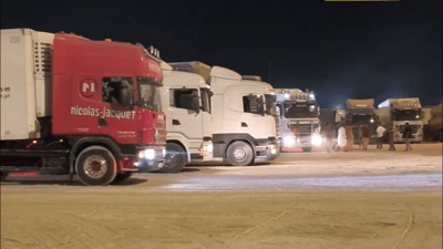 بعد إغلاق الشيب مع إيران.. الزيدي يوجه بإدخال الشاحنات المتكدسة وتأهيل المنافذ