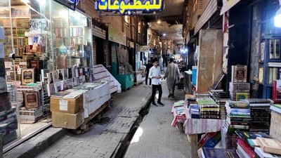 عرب إيران يطلبون الكتاب النجفي ومكتبة اسمها “مغالطة” في سوق الحويش