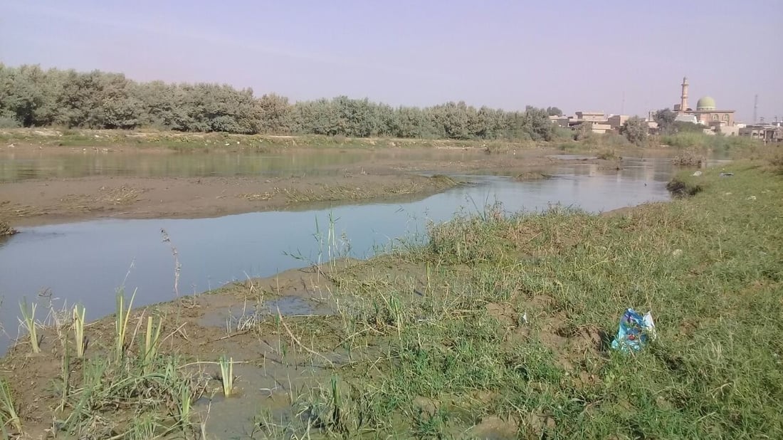 هذه الصور تخيف أهالي آلتون كوبري.. يمكن عبور نهر الزاب مشياً!