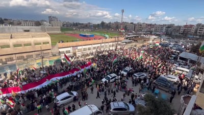 قامیشلۆ؛ بە ئاڵایەکى گەورەى کوردستانەوە پشتیوانى لە باشوور دەکەن