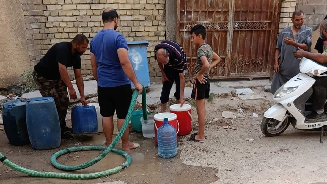 طفح الكيل في أبودشير: 6 أحياء تحفر الآبار.. وأمانة بغداد تعد بفرج قريب (صور)