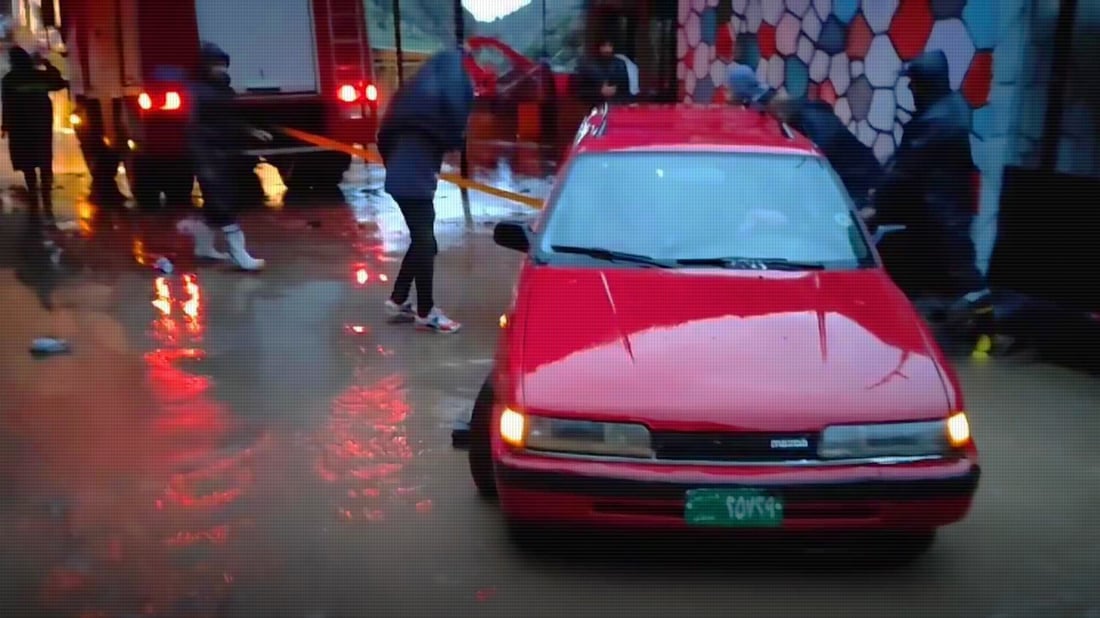 لە سنووری ئاکرێ چوار ماڵ و چەندین ئۆتۆمبێل لە لافاو رزگارکران