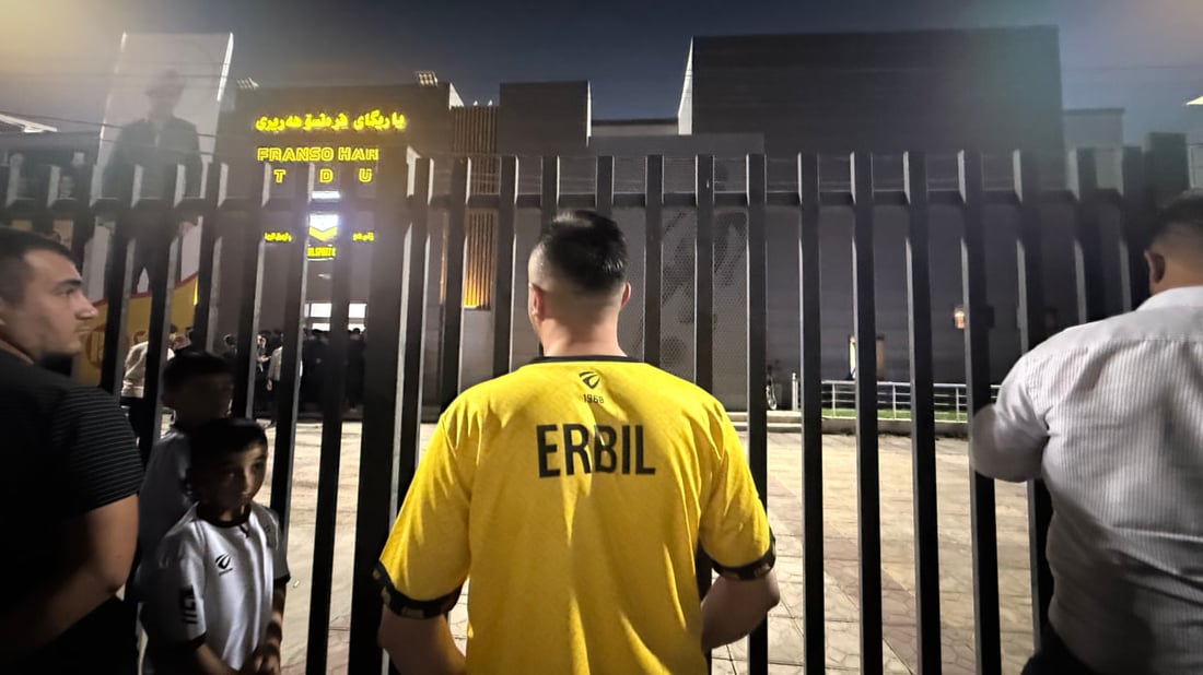 فيديو: ملعب فرانسو حريري يغص بالجماهير.. قمة نارية بين أربيل والشرطة