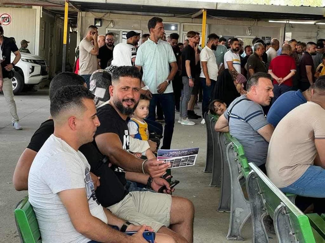 دهوك تستقبل سائحي العيد بالورد والحلوى.. وإجراءات الدخول أسهل (صور)