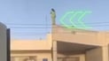 فيديو: لحظات تحبس الأنفاس لفتاة حاولت رمي نفسها من فوق سطح المنزل في بغداد