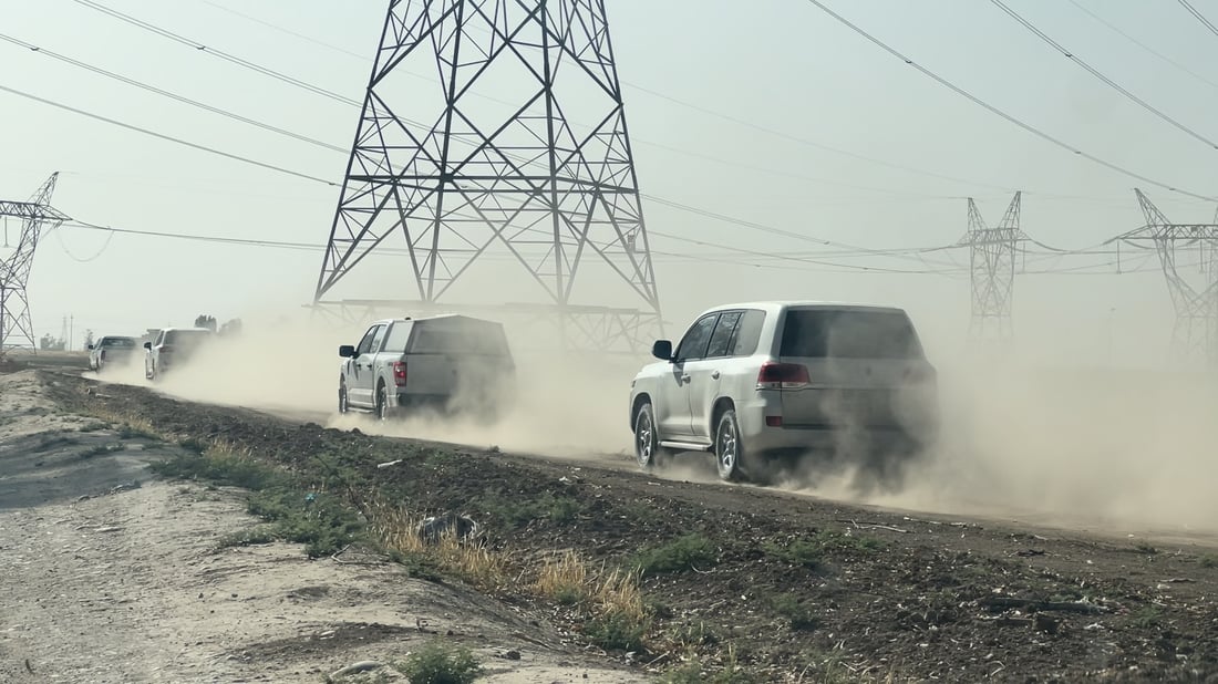 فيديو: رتل القنصلية الأميركية في أربيل يفحص الطائرات المسيرة بعد سقوطها