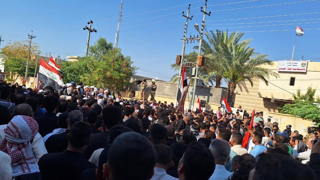 تظاهرة حاشدة لأهالي الصادق شمال البصرة: نريد الخدمات وإقالة القائمقام (فيديو)