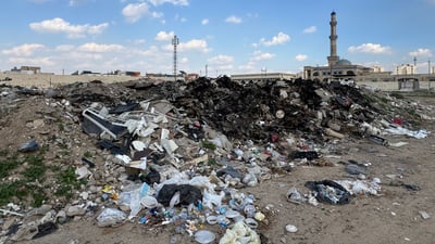 خەڵکەکە بێزار بوون؛ لە کارێزانی هەولێر دووکەڵی زبڵ دەچێتە نێو ماڵەکان