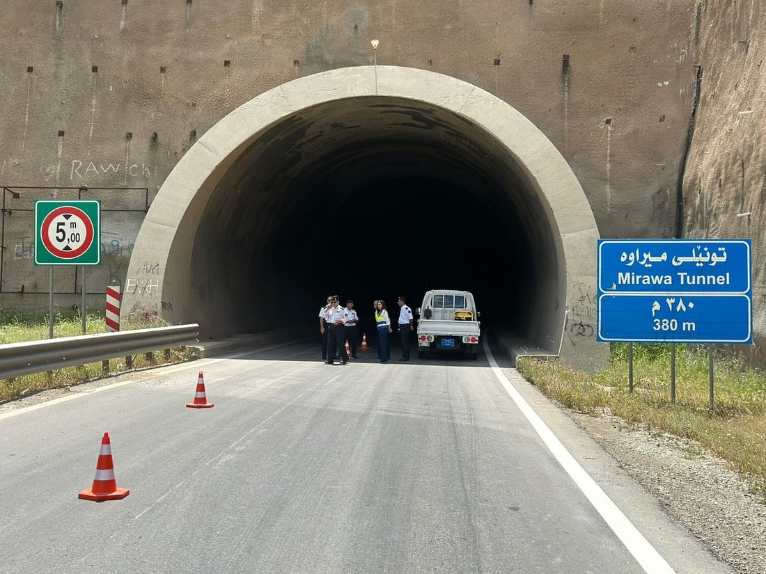 تونێلی میراوە، درێژیەكەی 380 مەترە، لەساڵی 2014 تەواوكراوە، دەكەوێتە نێوان شارۆچكەی شەقڵاوە و ناحیه‌ی هەریر، بەهۆى ئه‌وه‌ى له‌ شه‌و و رۆژدا تاریكه‌، ناچار هه‌ر شۆفێرێك پێیدا ره‌ت بێت، دەبێت لایتی ئۆتۆمبێلەكەی ئیش پێبكات تا بتوانێت لە تونێلەكە دەردەچێت.