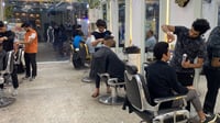 فيديو من صالونات الناصرية: وارد الحلاقين ليلة العيد يف