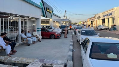 النجفيون يفضلون سيارات الخليج البيضاء والأسعار أغلى بـ 1000 دولار (صور)