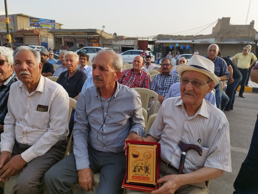 صور: حفل شيوعي أمام سجن الحلة.. وإطلاق اسم مظفر النواب على تقاطع حيوي