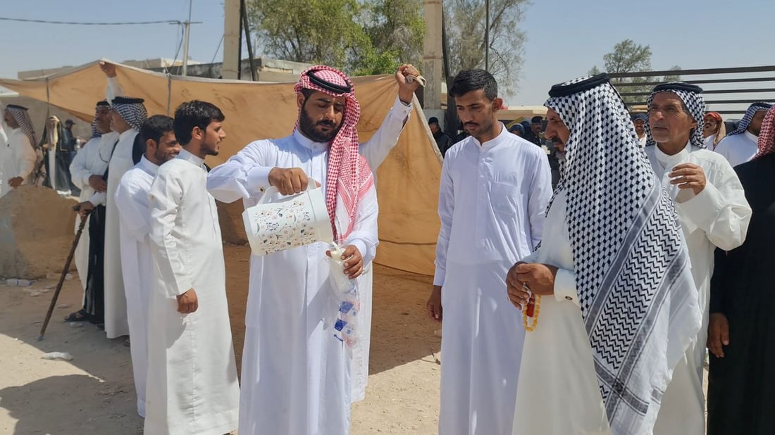 مزارعو المثنى يغلقون سايلو السماوة احتجاجاً على تأخير مستحقاتهم (صور)