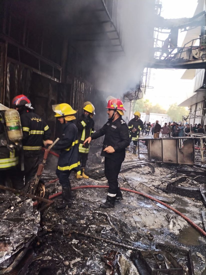 صور: حريق كبير يلتهم عمارة “حجي عباس” وسط السماوة