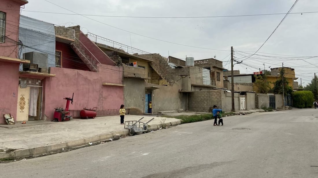 بحثاً عن الماء.. سكان “الإصلاح” بأيمن الموصل يقصدون أقاربهم في الأيسر