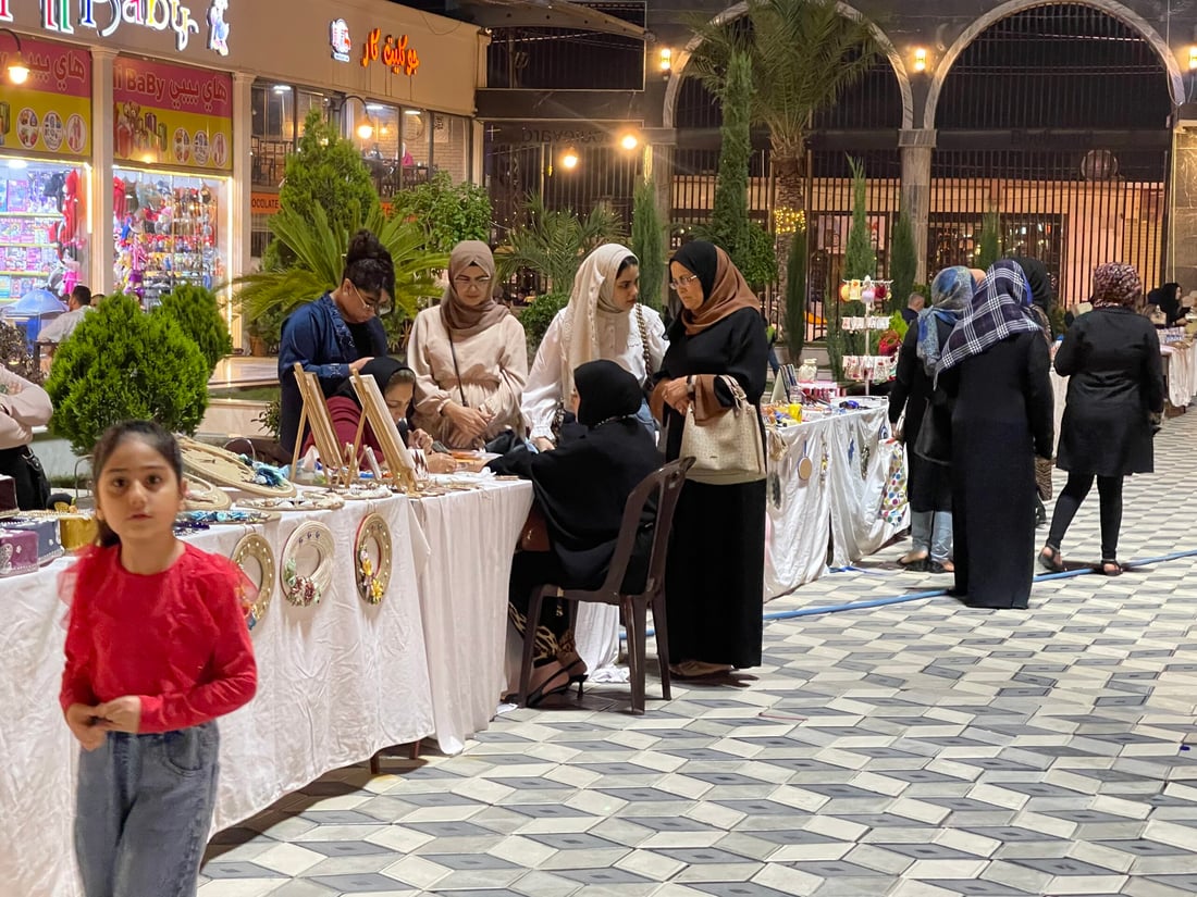 نساء من كركوك تستعرض مهارات إعادة التدوير في معرض “بوليفارد” الليلي (صور)