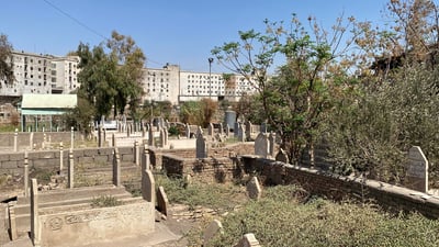 گۆڕستانه‌كه‌ی ناو بازاڕ هێشتا مردووی لێ ده‌نێژرێت