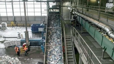 العراق ينجح بتحويل 3 آلاف طن من النفايات إلى كهرباء في النهروان