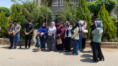 بەشێک لە فەرمانبەرانی گرێبەستی هەڵەبجە گردبوونەوە و دەنگیان هەڵبڕێ