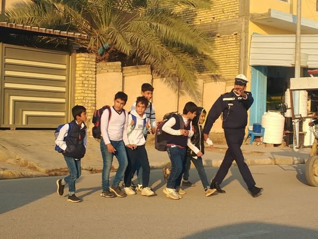 مهام جديدة لمرور واسط.. تأمين عبور التلاميذ في الشوارع القريبة من المدارس (صور)