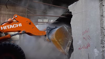 Basra removes 80 unauthorized stores in Al-Khudhara Market