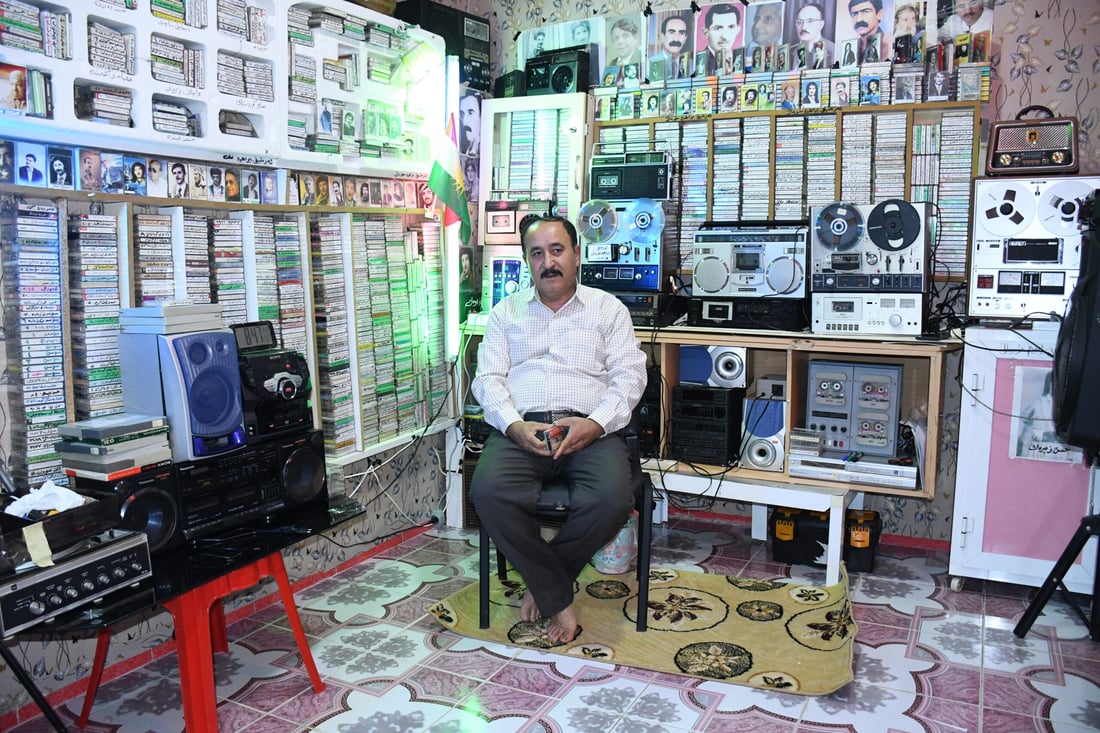 ژوورێکی ماڵەکەی کردووەتە شوێنی کۆکردنەوەی ئەرشیفی ھونەرمەندان