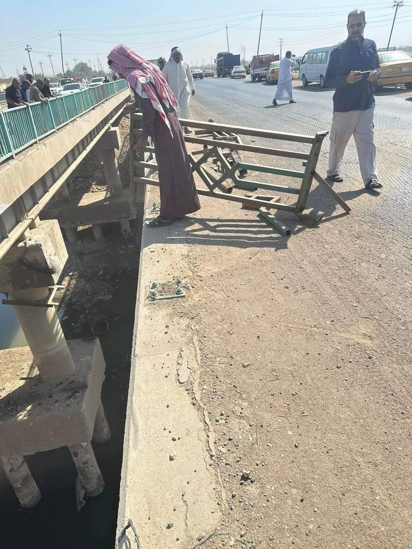 قبل قليل: سقوط “سورنتو” من أعلى جسر الحفار في الديوانية.. والسائق بخير (صور)
