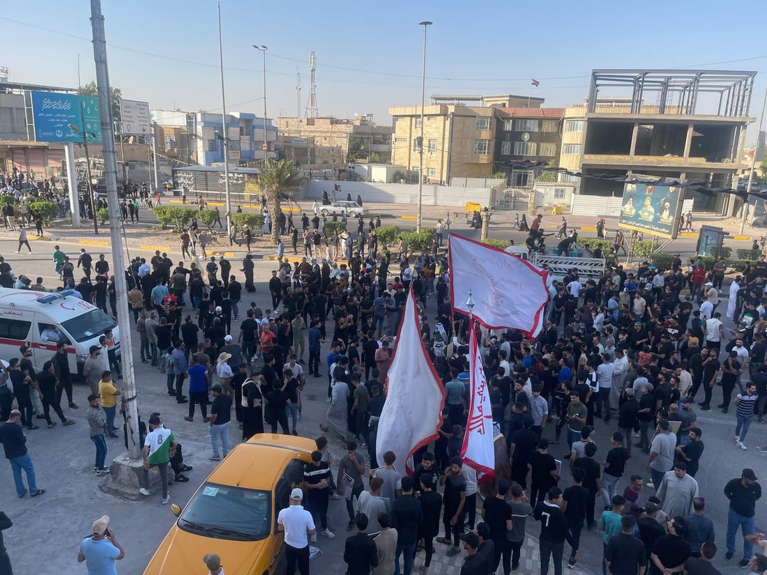صور: حشود كبيرة وسط البصرة تندد بحرق المصحف وتطالب بطرد “العمالة” السويدية