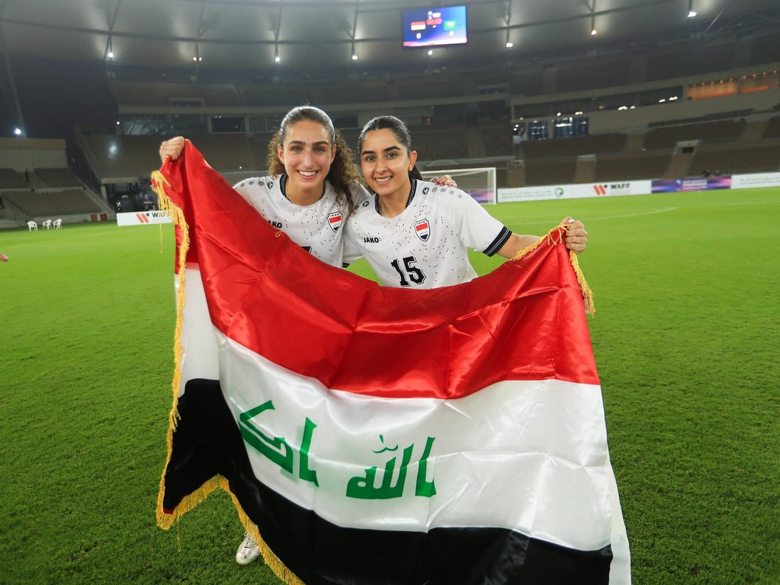 صور مفرحة من ملعب جدة.. سيدات العراق يحتفلن بالمركز الثالث لبطولة غرب آسيا