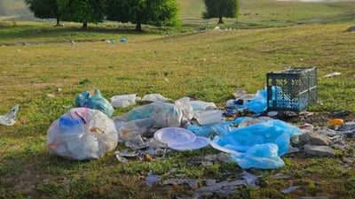 گەشتیاران دانیشتووانی گوندی شەروێتیان نیگەران کردووە