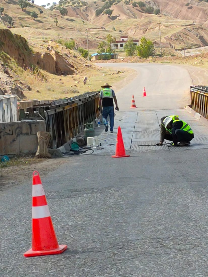 لە سنوورى هەولێر چوار پردى ئاسن هەیە