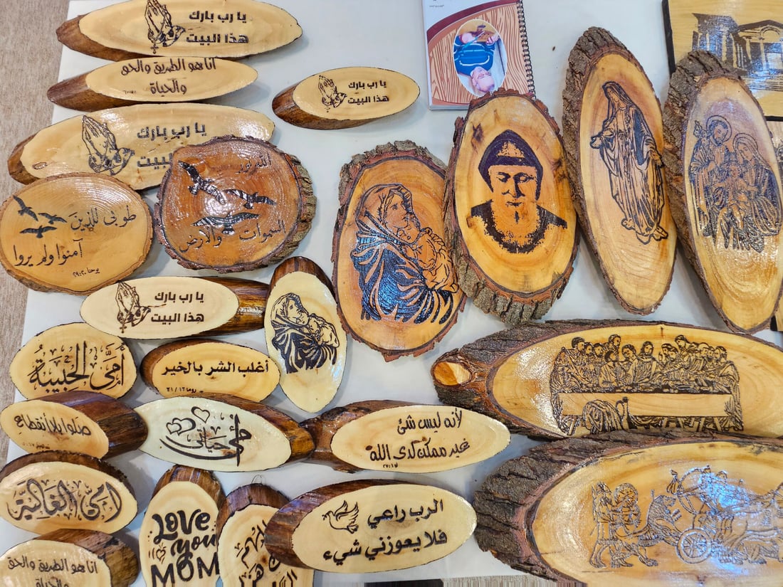 “ممتاز” يرسم تاريخ العراق بـ “الفن الصعب”.. لا مجال للخطأ مع الكاوية والخشب