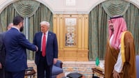 الصور الأولى للقاء ترامب والشرع في الرياض