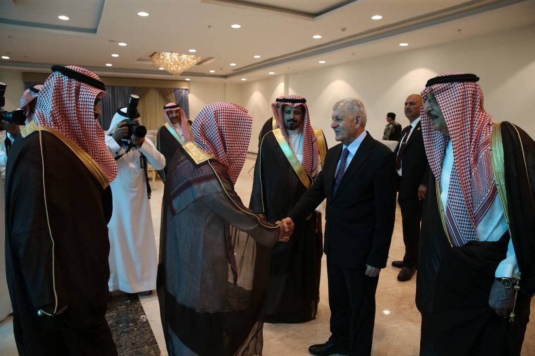 أمير سعودي يفاجئ رئيس الجمهورية بتقرير كتبه رشيد عندما كان يعمل في جازان (صور)