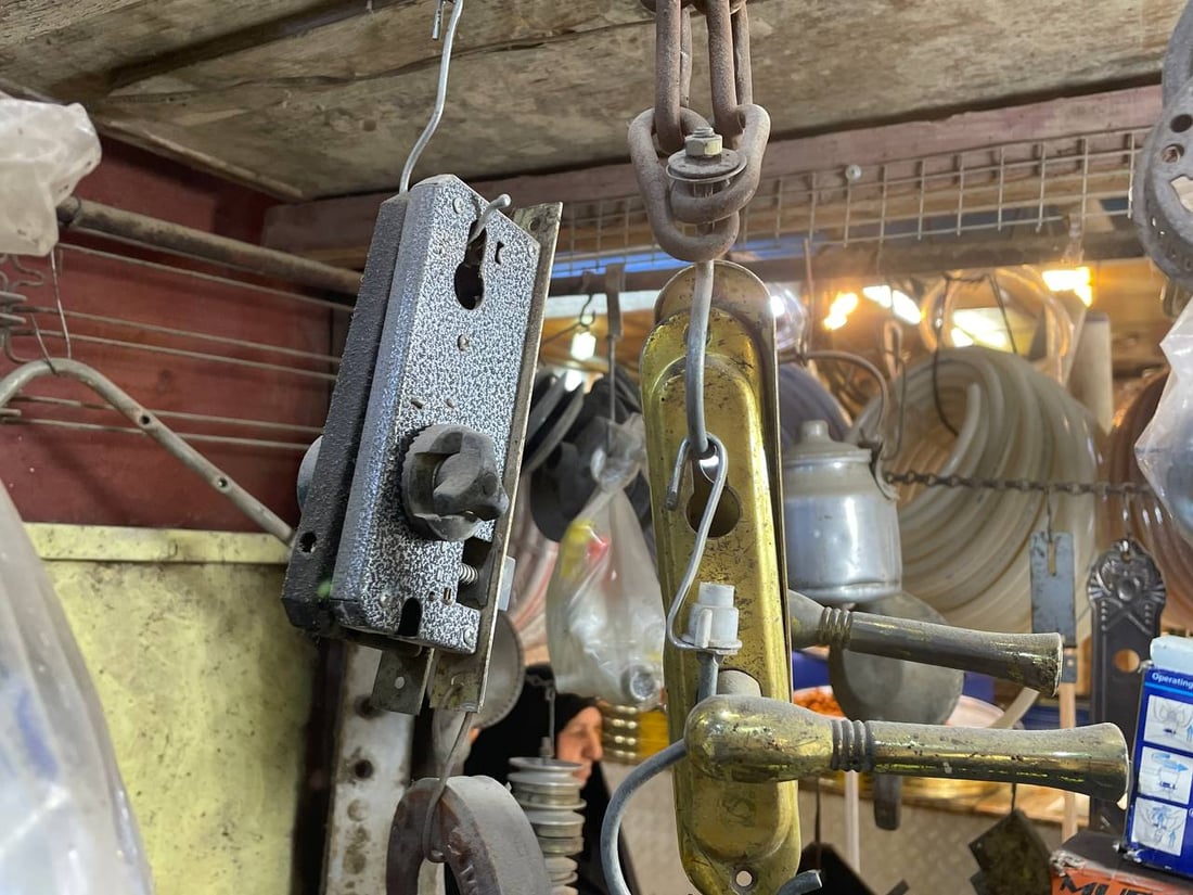 آخر مُصلحي الأقفال في مدينة الصدر: نجمع أكثر من مهنة لنواجه “الصيني”